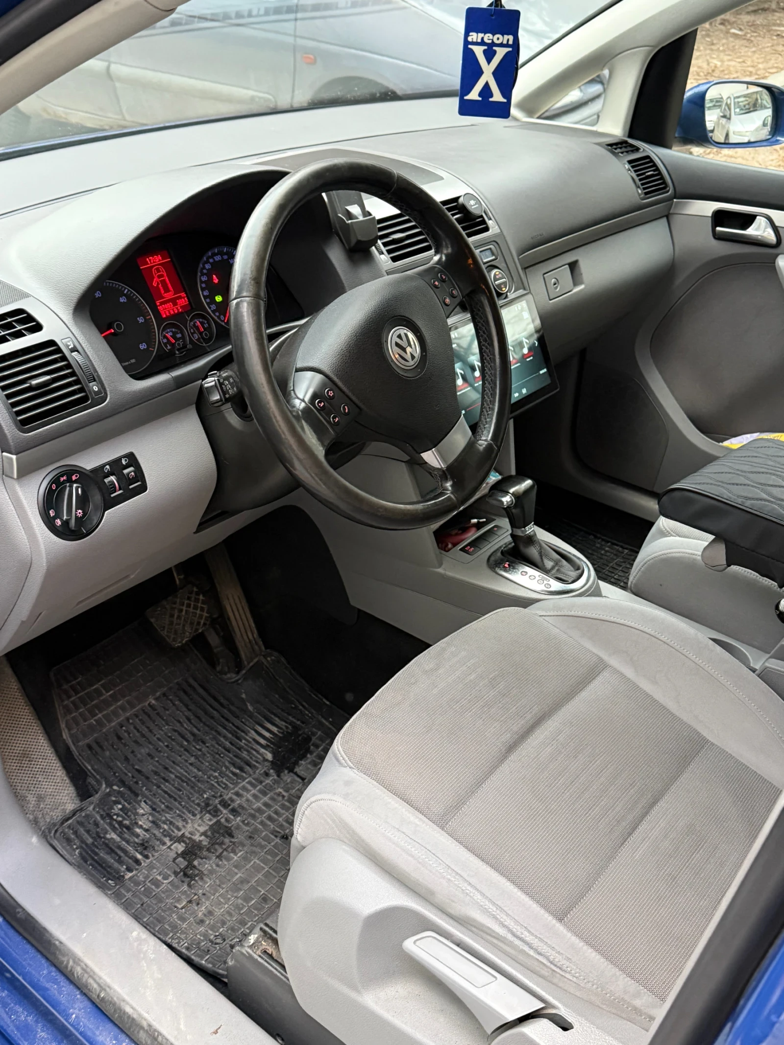 VW Touran 1, 9 TDI , снимка 7 - Автомобили и джипове - 53818148