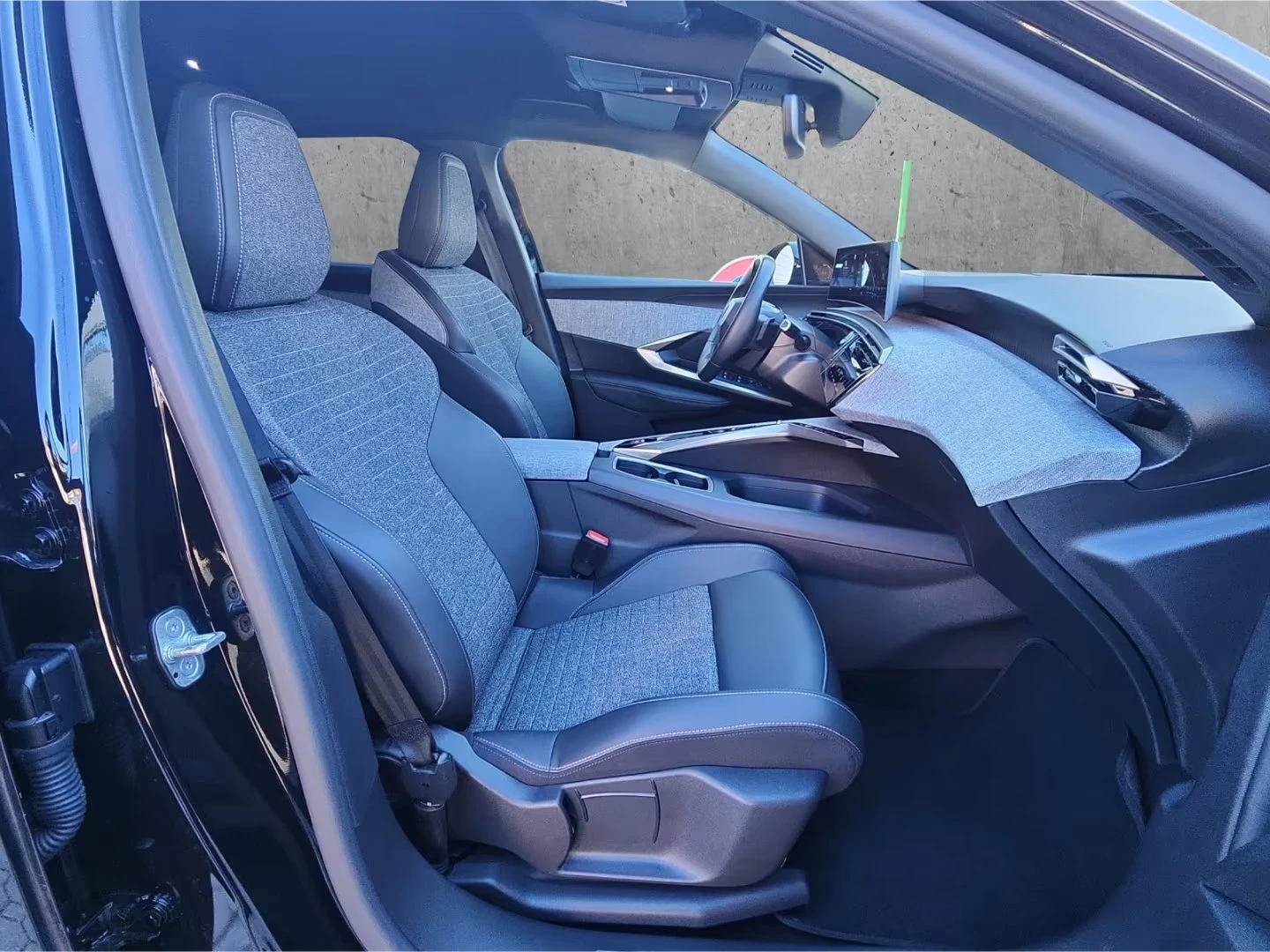 Peugeot 5008 ALLURE/145HP/7S/CAM/NAVI/DIGI/CPLAY/KLESS/107q, снимка 12 - Автомобили и джипове - 54055956