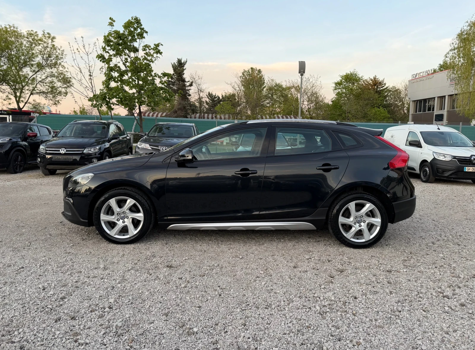Volvo V40 Cross Country T4       ТОП СЪСТОЯНИЕ !!!  , снимка 2 - Автомобили и джипове - 54421731