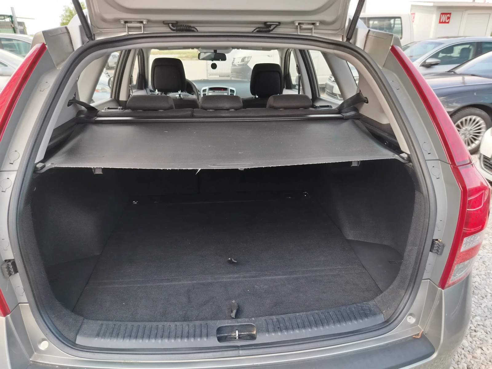 Kia Ceed 1.4i 143000km, снимка 14 - Автомобили и джипове - 54825334