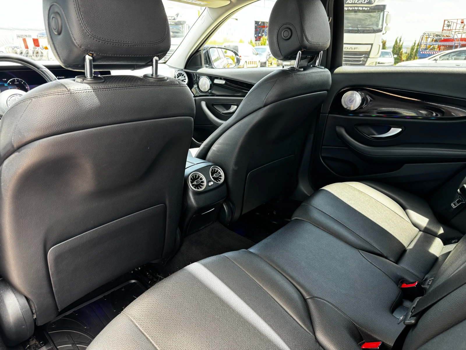 Mercedes-Benz E 200 D / Facelift / Digital / , снимка 14 - Автомобили и джипове - 55232792