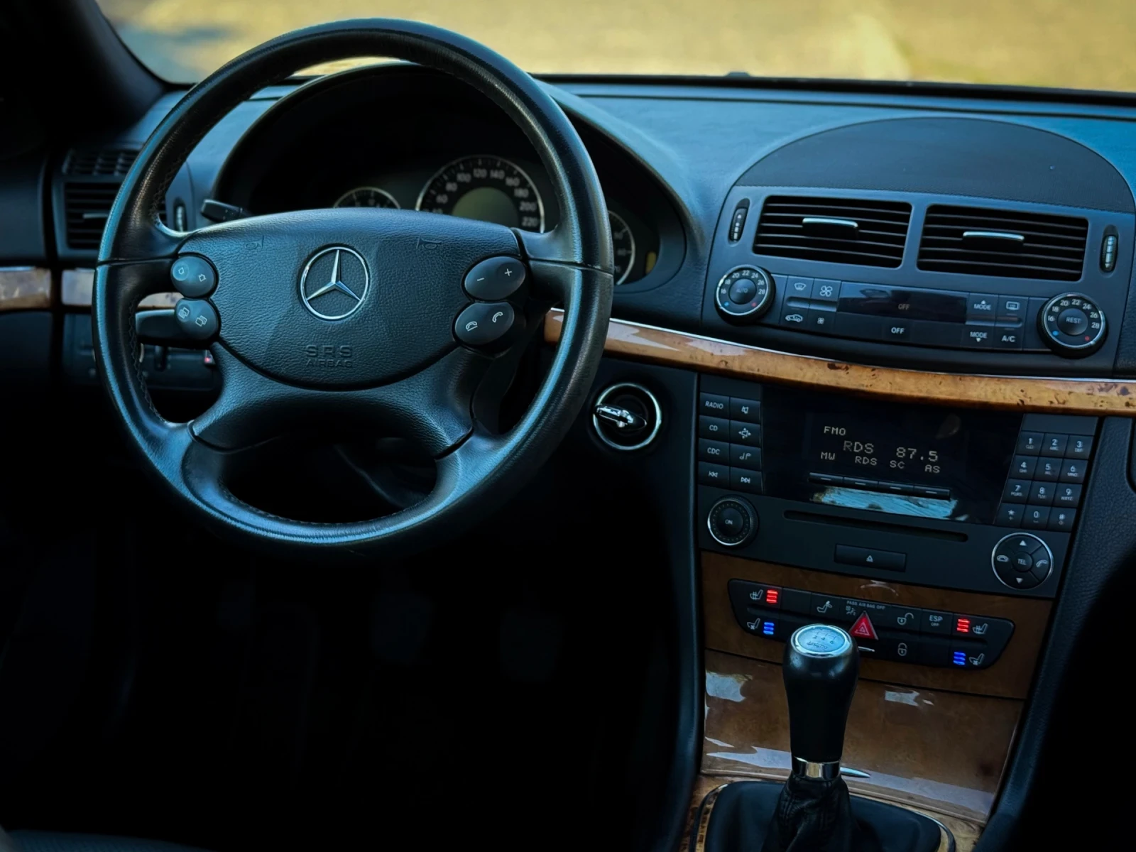 Mercedes-Benz E 200 | LPG | Kompressor EVO Designo, снимка 13 - Автомобили и джипове - 55633749