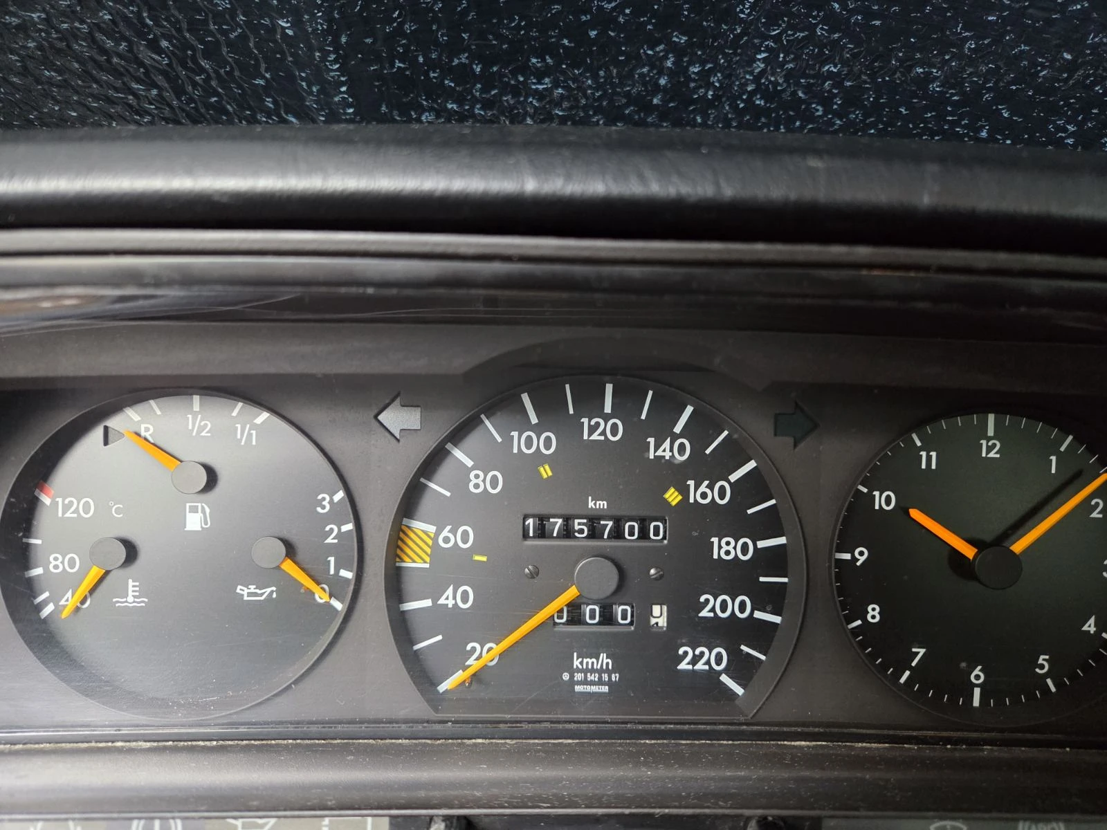 Mercedes-Benz 190 E, снимка 7 - Автомобили и джипове - 55318786