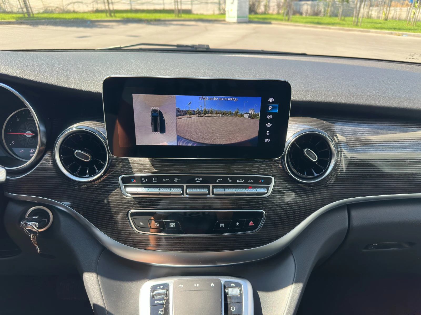 Mercedes-Benz V 300 4MATIC\BURMESTER\9G TRONIC, снимка 10 - Автомобили и джипове - 56059733