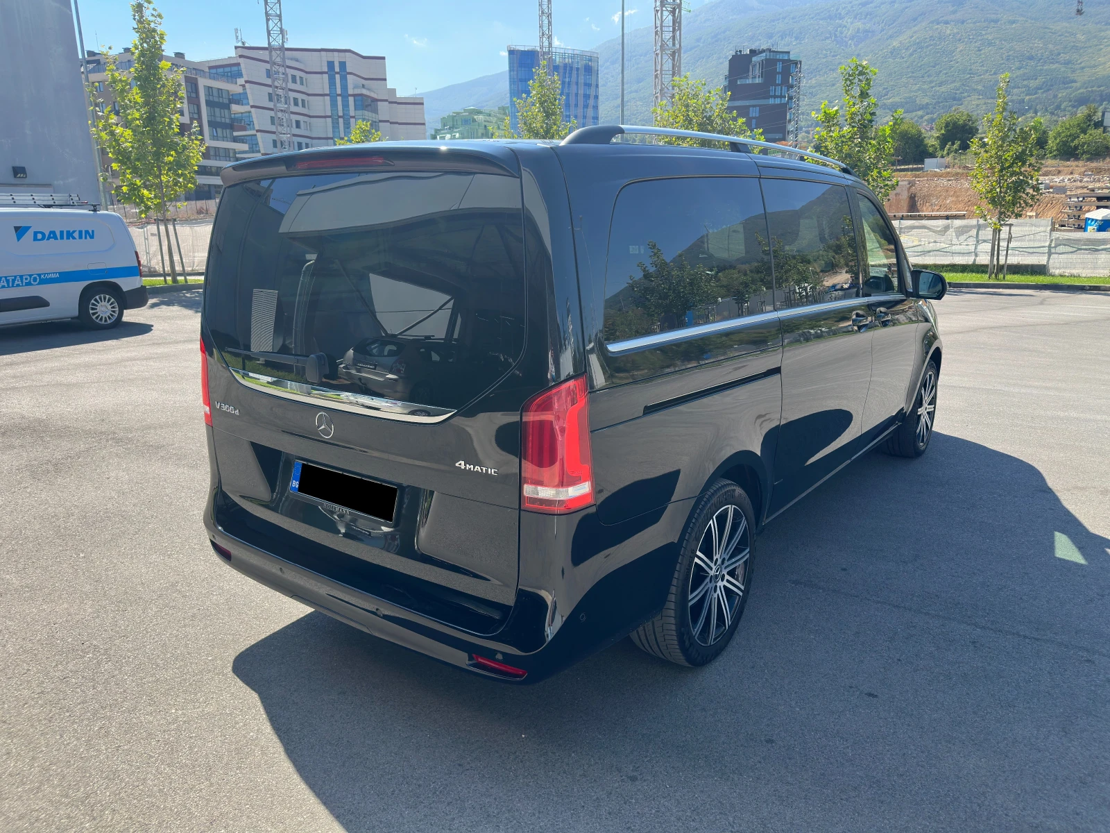 Mercedes-Benz V 300 4MATIC\BURMESTER\9G TRONIC, снимка 6 - Автомобили и джипове - 56059733