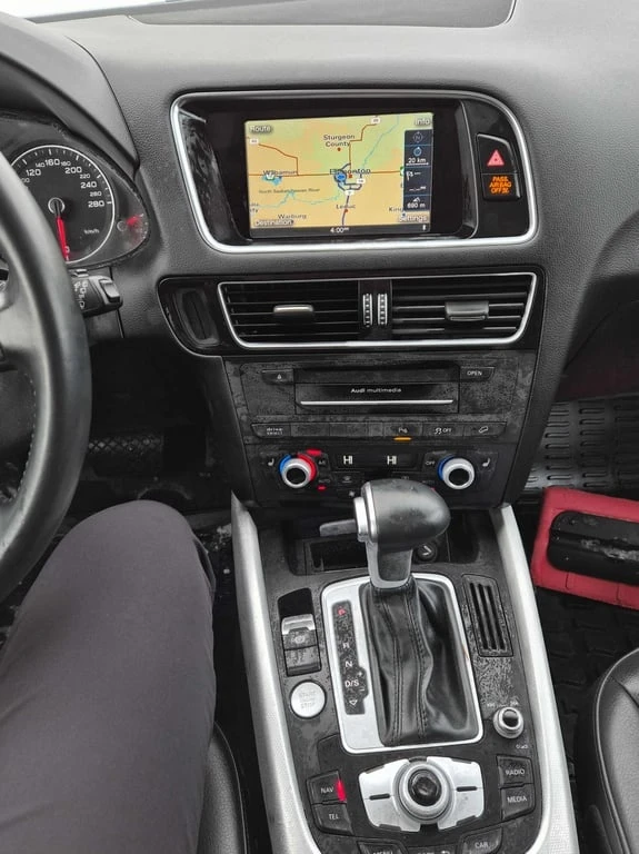 Audi Q5 * 2.0T Progressiv * CARFAX * ЦЕНА ДО БГ, снимка 9 - Автомобили и джипове - 52800801