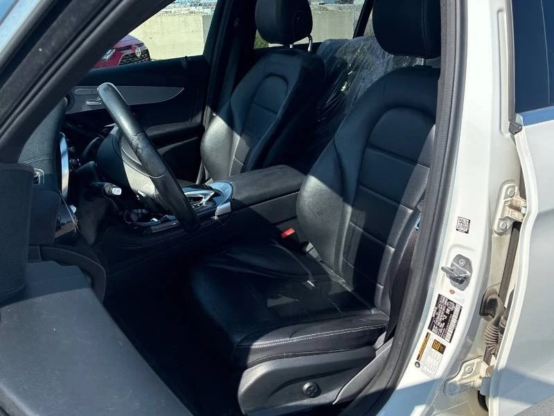 Mercedes-Benz GLC 300 * 4MATIC * КОМПЛЕКТ ГУМИ И ДЖАНТИ * 2 КЛЮЧА * PANO, снимка 7 - Автомобили и джипове - 55602386