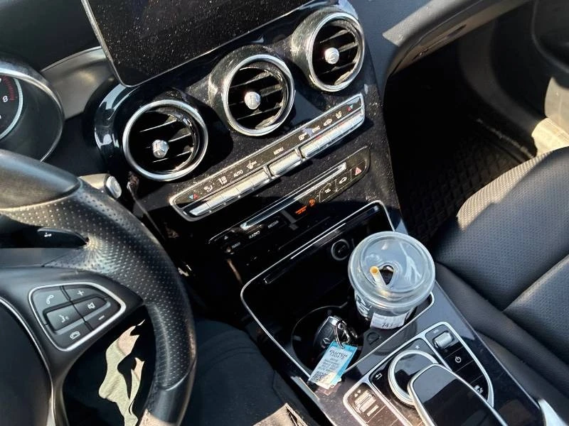 Mercedes-Benz GLC 300 * 4MATIC * КОМПЛЕКТ ГУМИ И ДЖАНТИ * 2 КЛЮЧА * PANO, снимка 11 - Автомобили и джипове - 55602386
