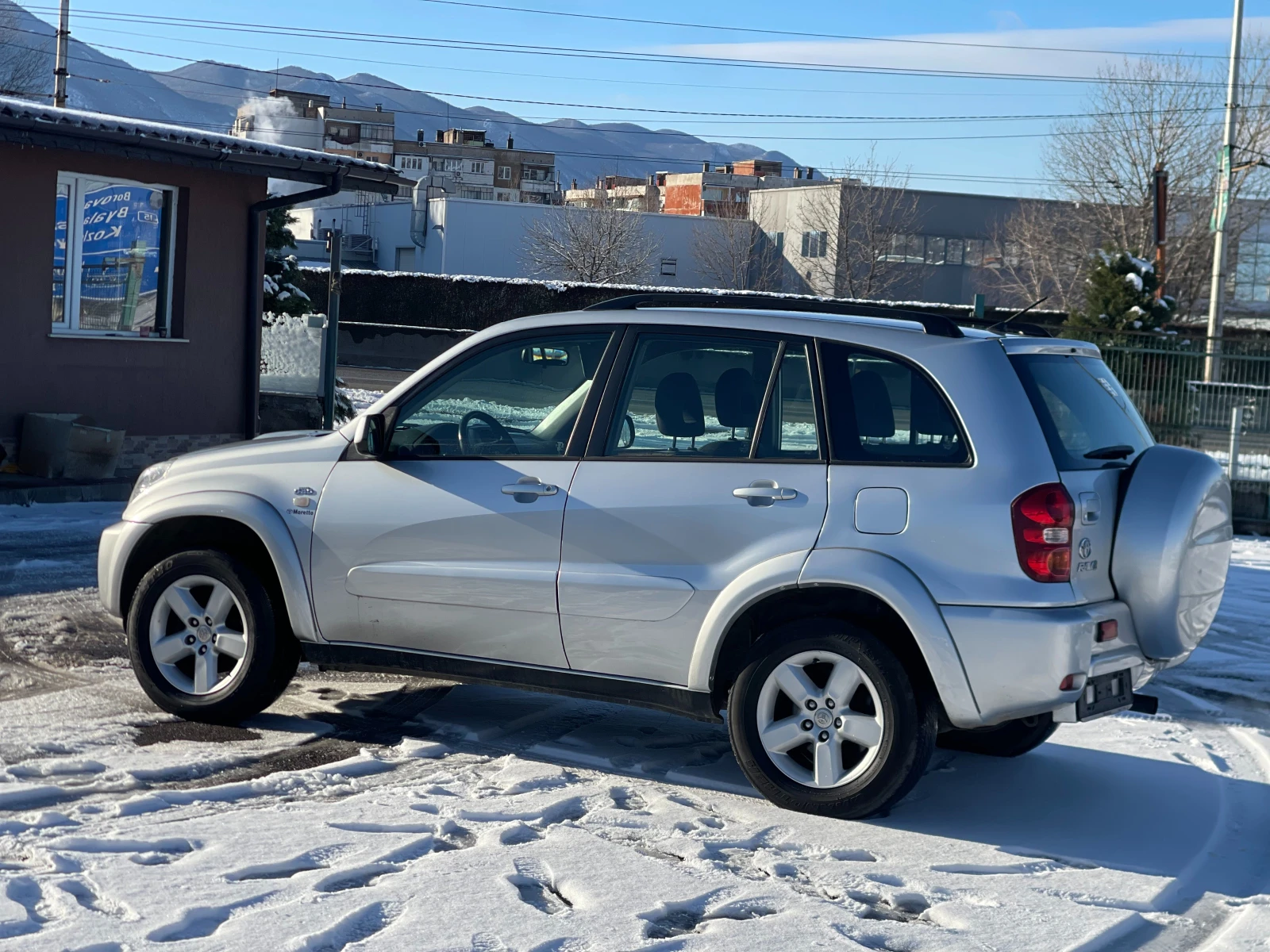 Toyota Rav4 2.0D-4D Facelift 4x4 - изображение 3