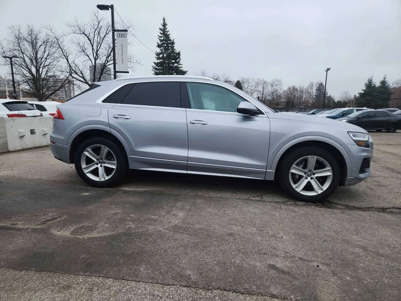 Audi Q8 * Progressiv * CARFAX * Дистроник * Обдухване * , снимка 3 - Автомобили и джипове - 54072753