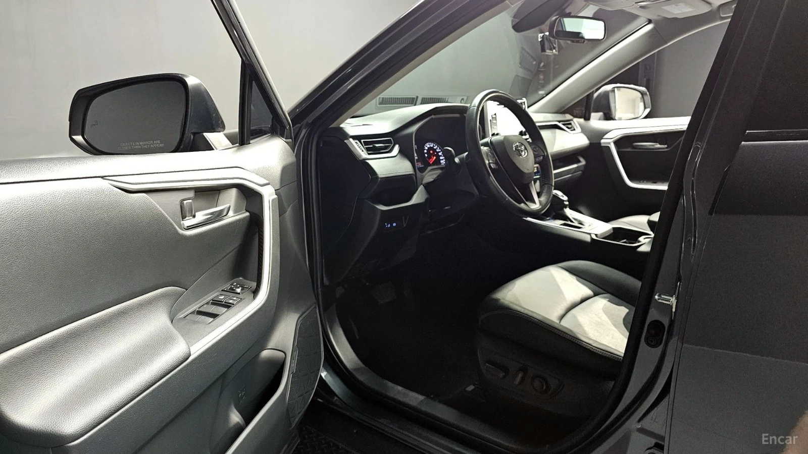 Toyota Rav4 * ПАНО* KEYLESS* Camera* ПОДГРЕВ* LED* , снимка 9 - Автомобили и джипове - 55625337