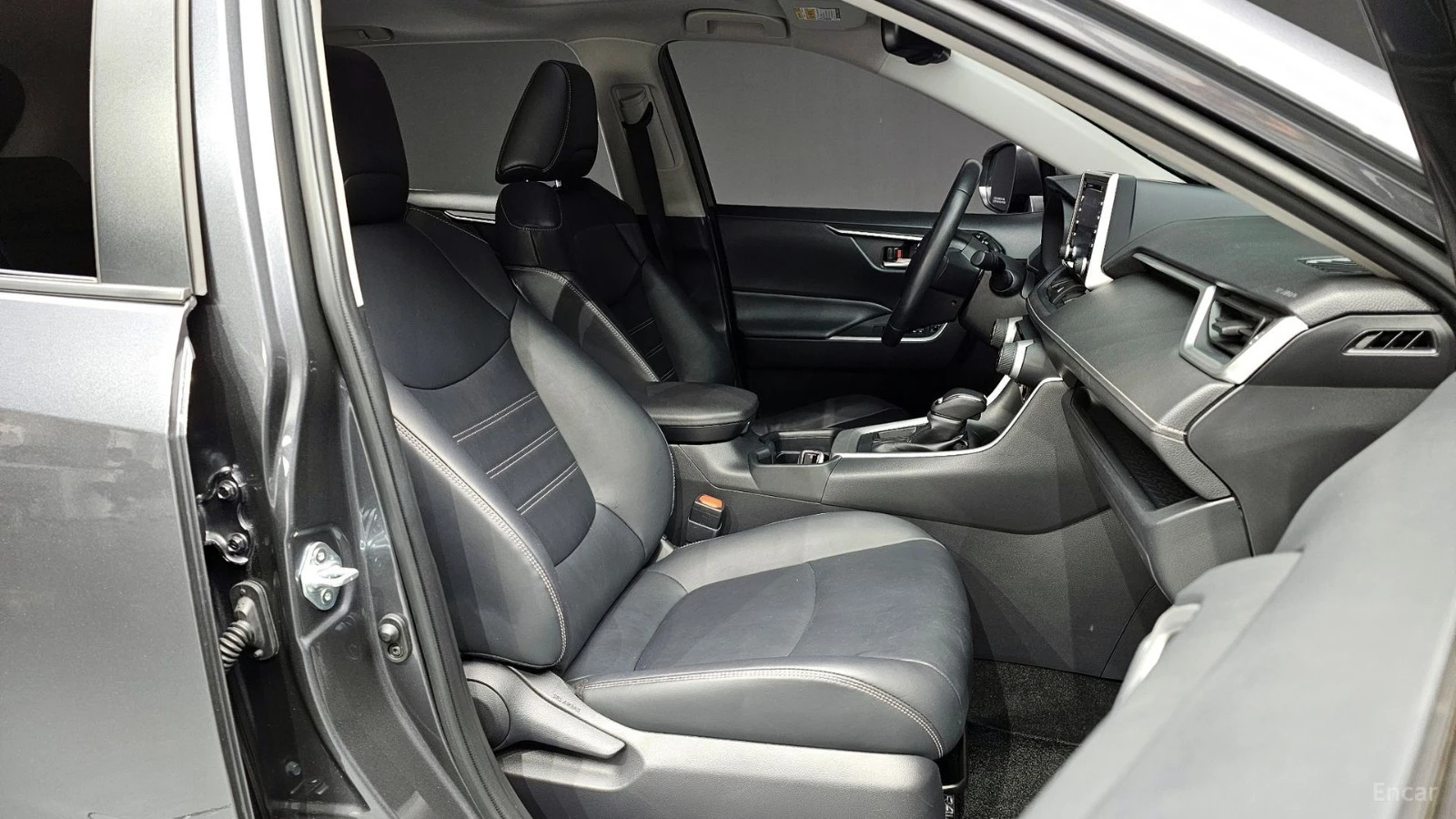 Toyota Rav4 * ПАНО* KEYLESS* Camera* ПОДГРЕВ* LED* , снимка 10 - Автомобили и джипове - 55625337