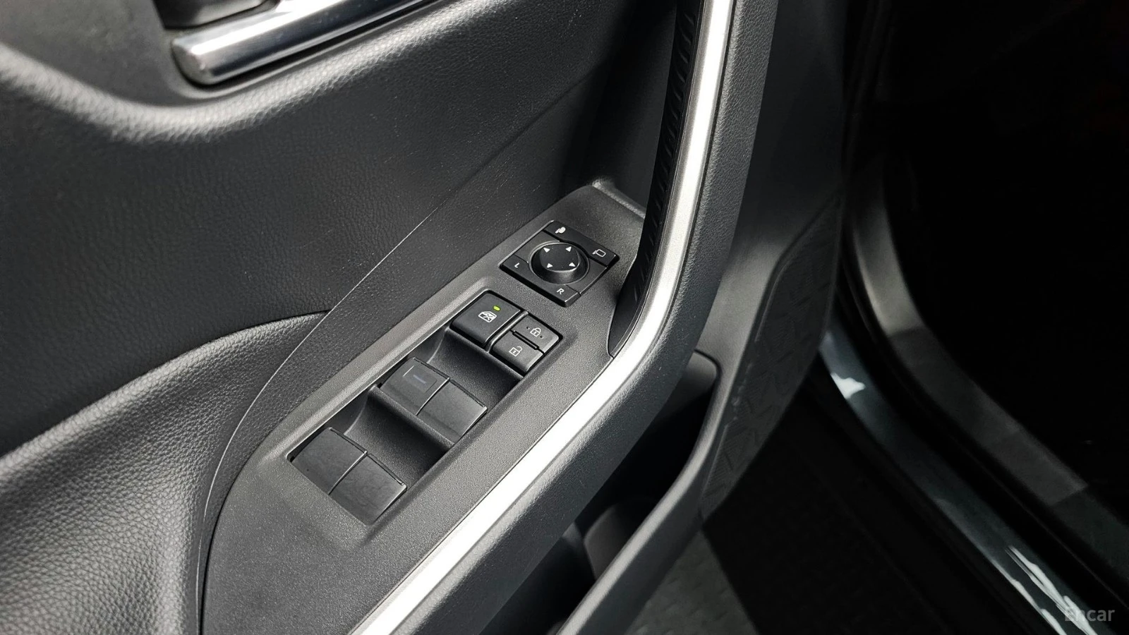 Toyota Rav4 * ПАНО* KEYLESS* Camera* ПОДГРЕВ* LED* , снимка 12 - Автомобили и джипове - 55625337