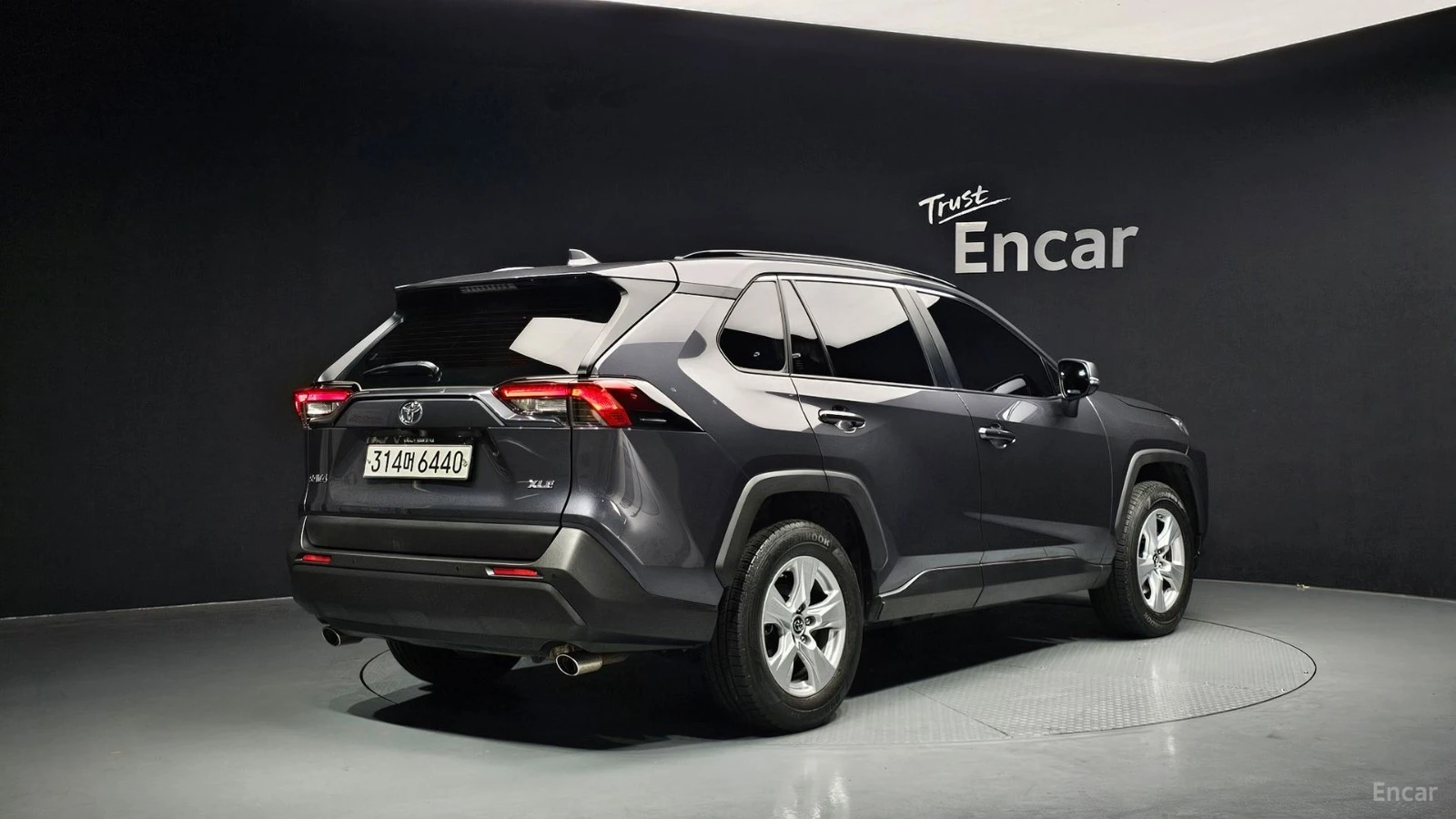 Toyota Rav4 * ПАНО* KEYLESS* Camera* ПОДГРЕВ* LED* , снимка 2 - Автомобили и джипове - 55625337