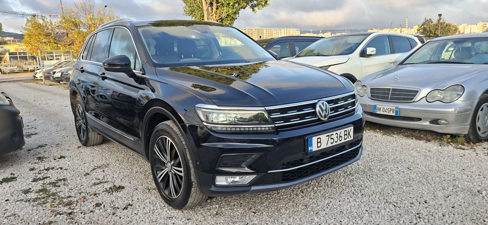 VW Tiguan 2.0TDI, снимка 2 - Автомобили и джипове - 56600218