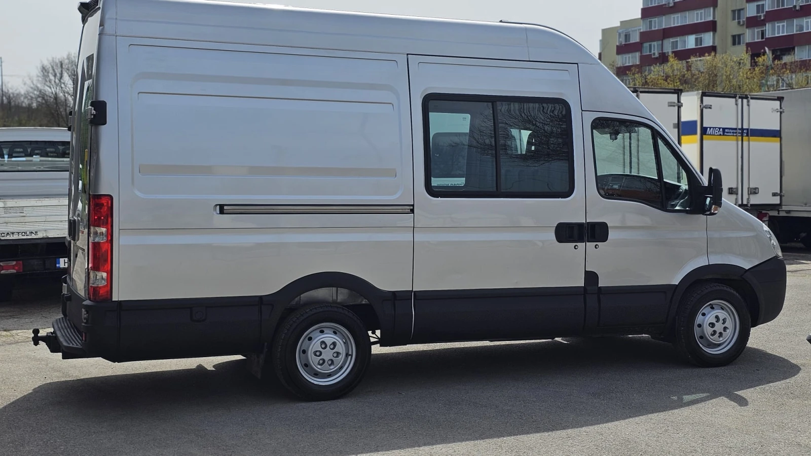 Iveco Daily 35S18 3.0D 6SP CH-СОБСТВЕН ХОД-ТОП СЪСТ-ЛИЗИНГ, снимка 6 - Бусове и автобуси - 54219022