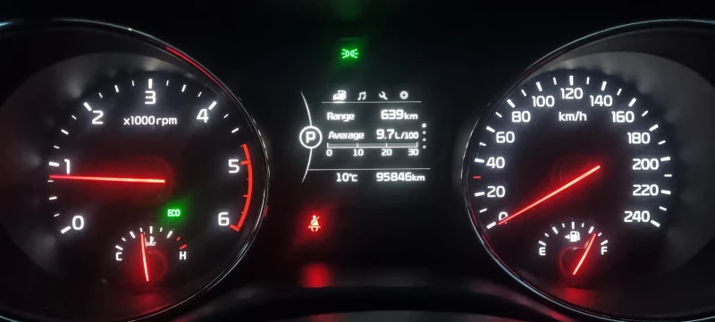 Kia Carnival 8+ 1, снимка 17 - Автомобили и джипове - 52738866