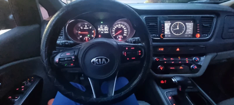 Kia Carnival 8+ 1, снимка 15 - Автомобили и джипове - 52738866