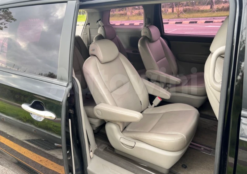 Kia Carnival 6+ 1, снимка 14 - Автомобили и джипове - 52738866