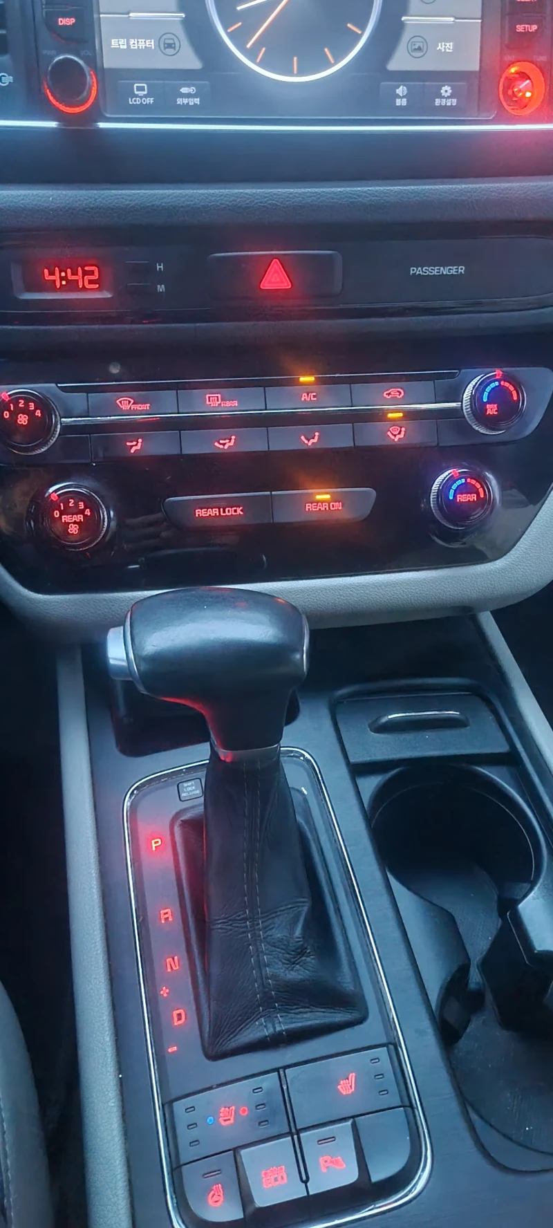 Kia Carnival 8+ 1, снимка 16 - Автомобили и джипове - 52738866