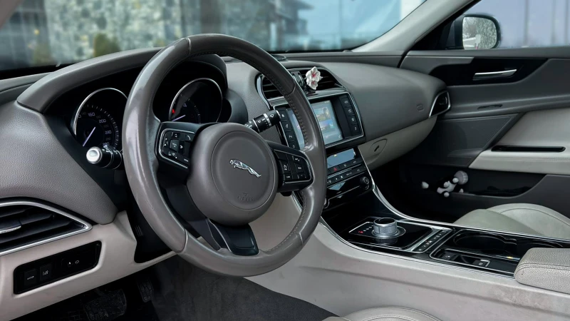 Jaguar XE X760, снимка 6 - Автомобили и джипове - 53225032