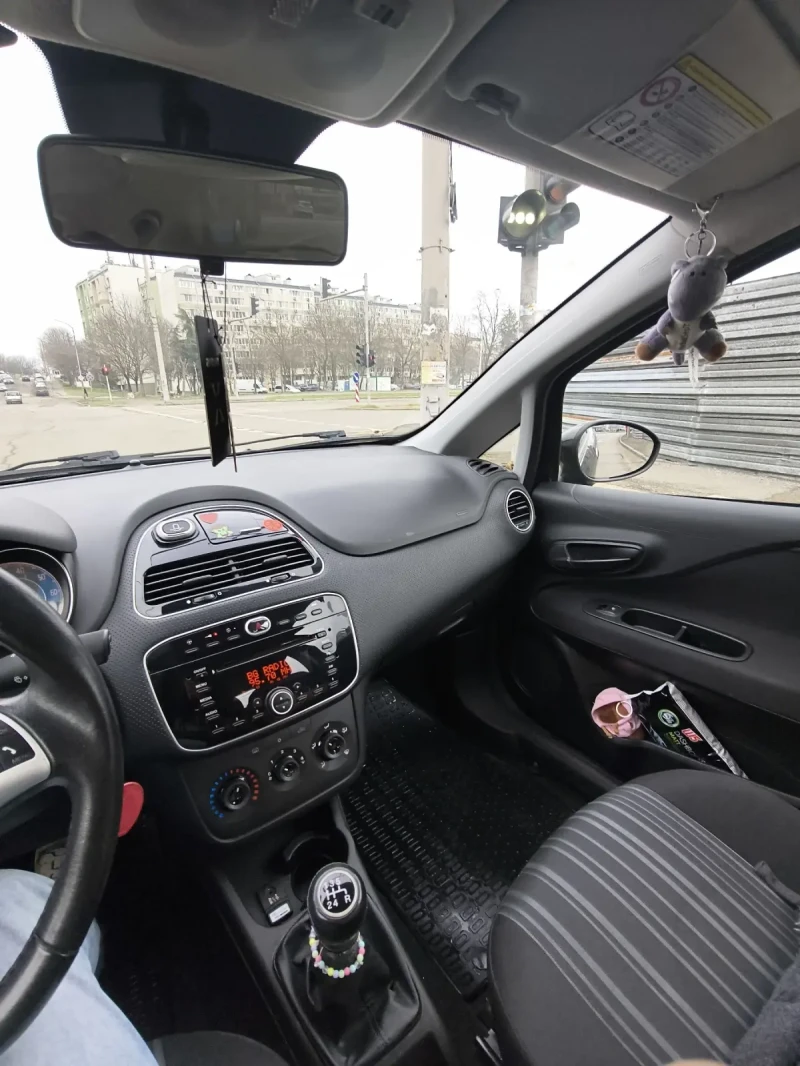Fiat Punto Grande, снимка 12 - Автомобили и джипове - 53248704