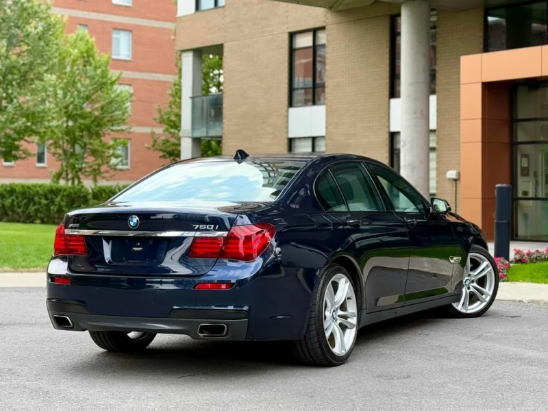 BMW 750 * 4dr Sdn xDrive AWD * CARFAX * ЦЕНА ДО БГ, снимка 9 - Автомобили и джипове - 53391062