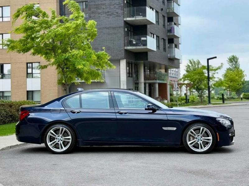 BMW 750 * 4dr Sdn xDrive AWD * CARFAX * ЦЕНА ДО БГ, снимка 3 - Автомобили и джипове - 53391062