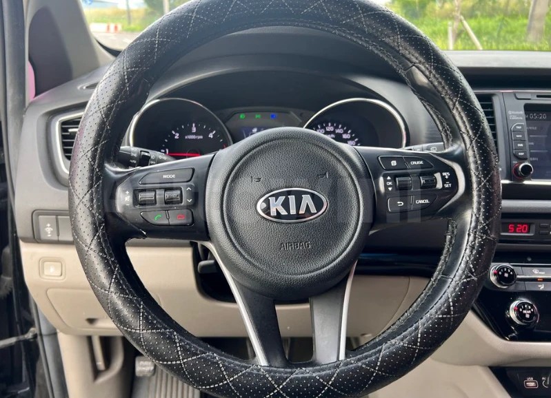 Kia Carnival 6+ 1, снимка 8 - Автомобили и джипове - 52738866