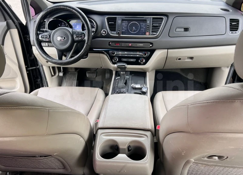 Kia Carnival 6+ 1, снимка 15 - Автомобили и джипове - 52738866