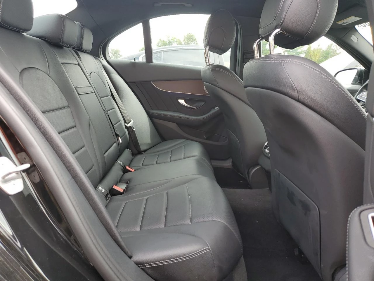 Mercedes-Benz C 300 AMG Pack / 4MATIC / Sport+ / LED / Panorama / - изображение 10