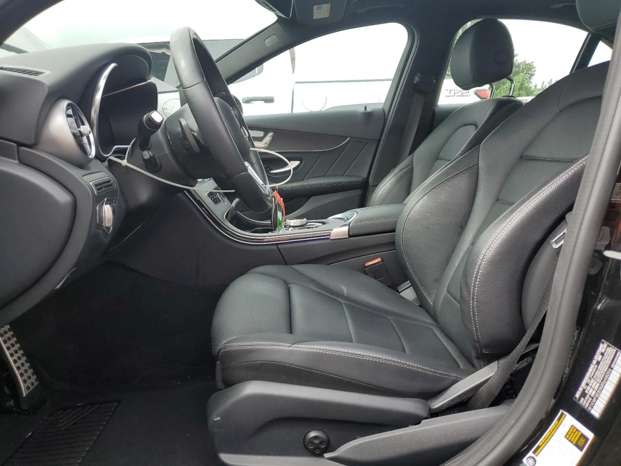 Mercedes-Benz C 300 AMG Pack / 4MATIC / Sport+ / LED / Panorama / - изображение 7