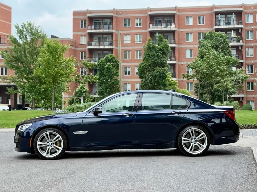 BMW 750 * 4dr Sdn xDrive AWD * CARFAX * ЦЕНА ДО БГ - изображение 2