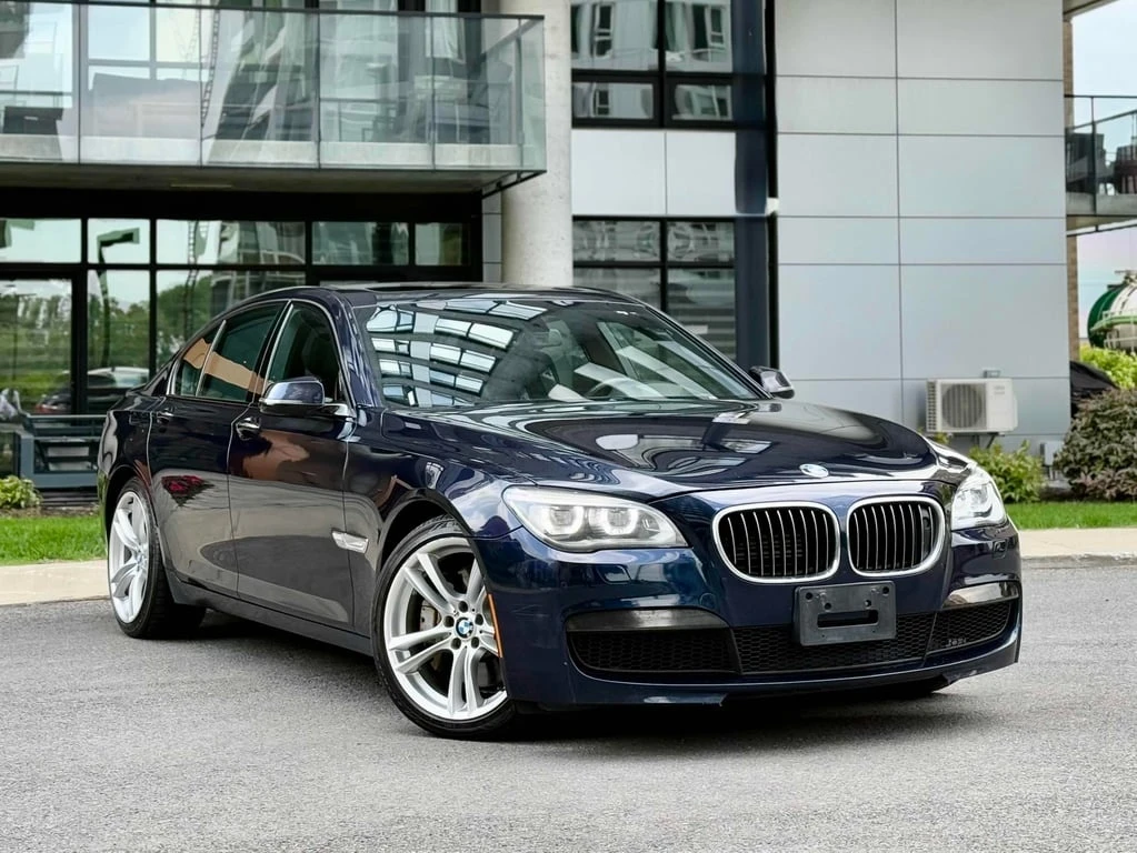 BMW 750 * 4dr Sdn xDrive AWD * CARFAX * ЦЕНА ДО БГ - изображение 8