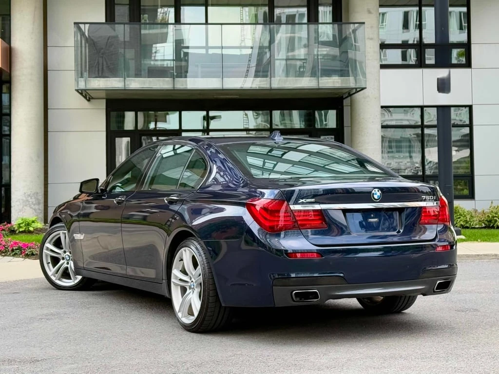 BMW 750 * 4dr Sdn xDrive AWD * CARFAX * ЦЕНА ДО БГ - изображение 10