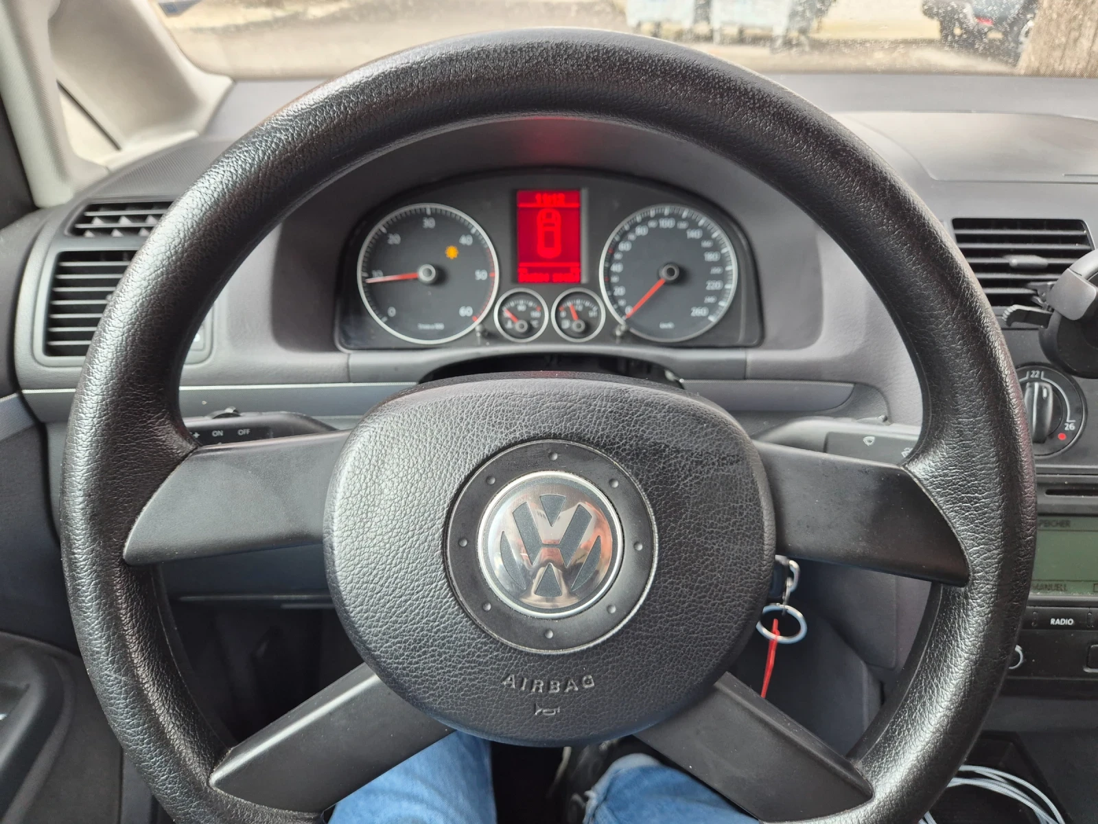 VW Touran, снимка 5 - Автомобили и джипове - 53965890