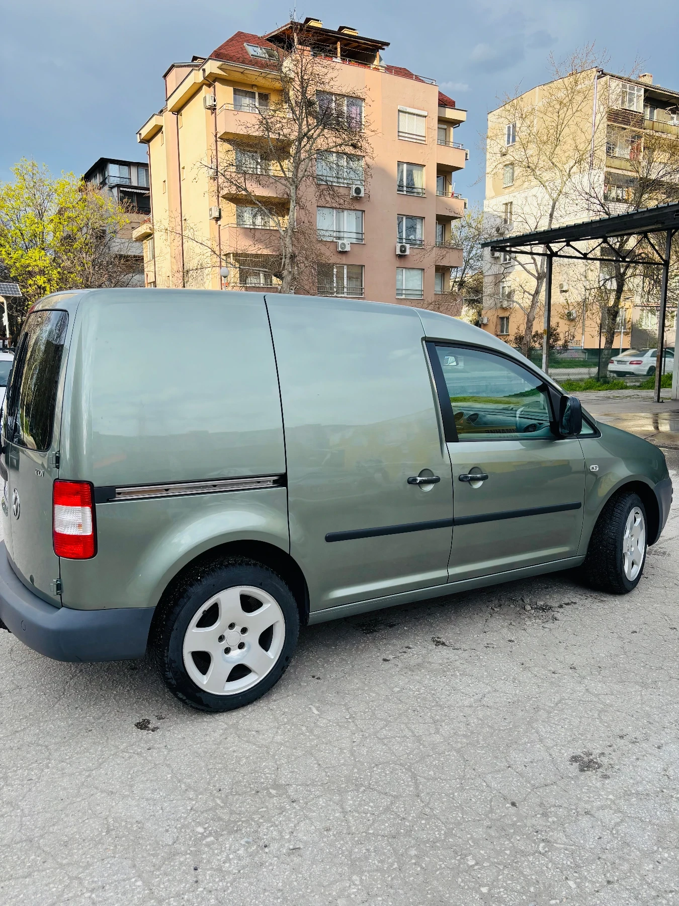VW Caddy 1.9 TDI * * * Klimatik* * , снимка 5 - Автомобили и джипове - 54126902