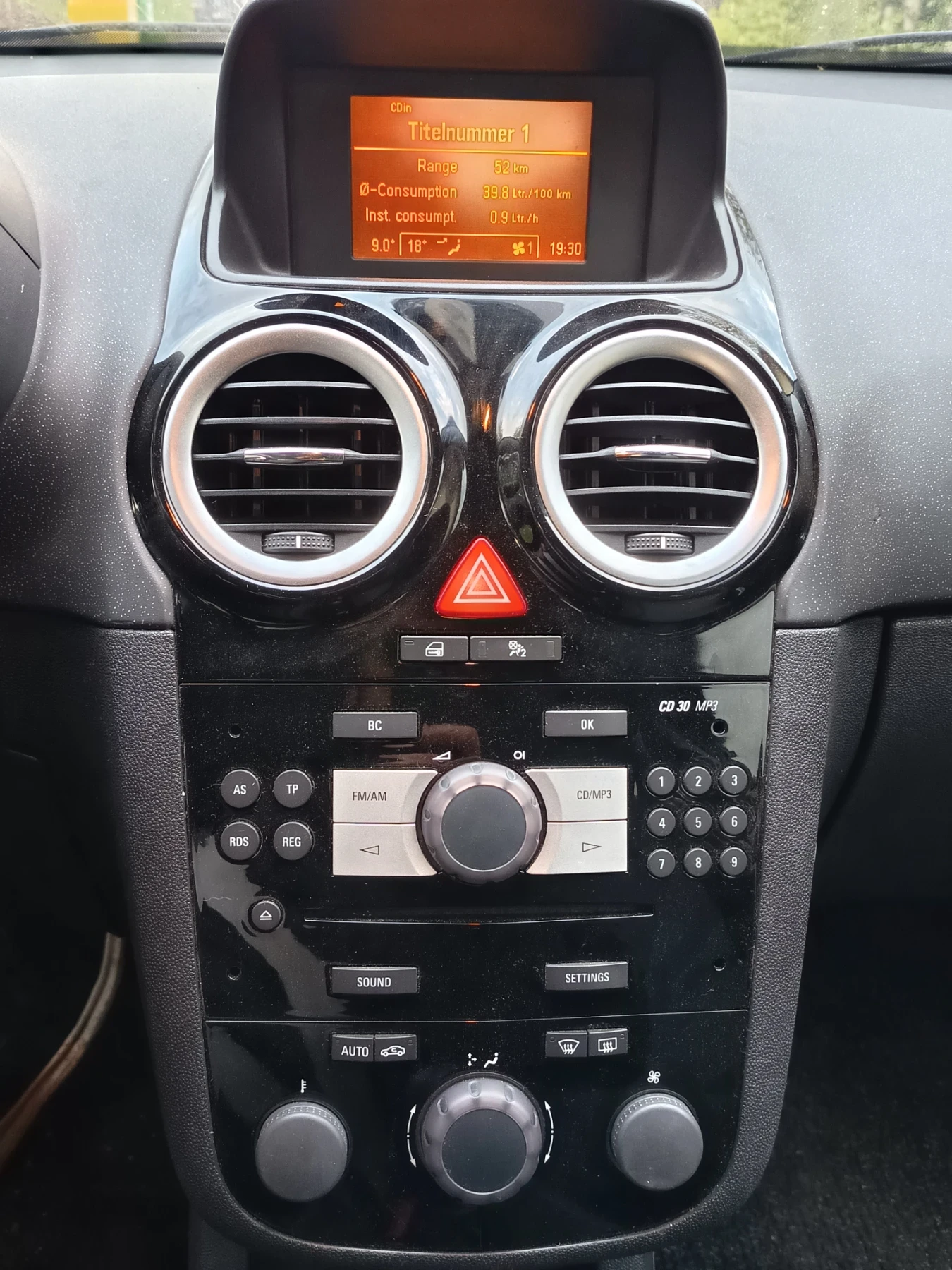 Opel Corsa 1.3 CDTI 90коня 6скорости автопилот климатроник, снимка 12 - Автомобили и джипове - 54424942