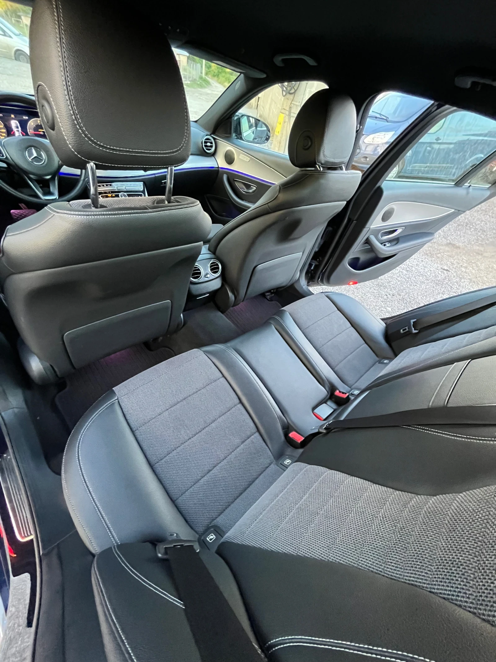 Mercedes-Benz E 220 ДИГИТАЛНО  ТАБЛО / ХЕД ЪП / АВАНГАРД / БЕЛГИЯ , снимка 12 - Автомобили и джипове - 54769404