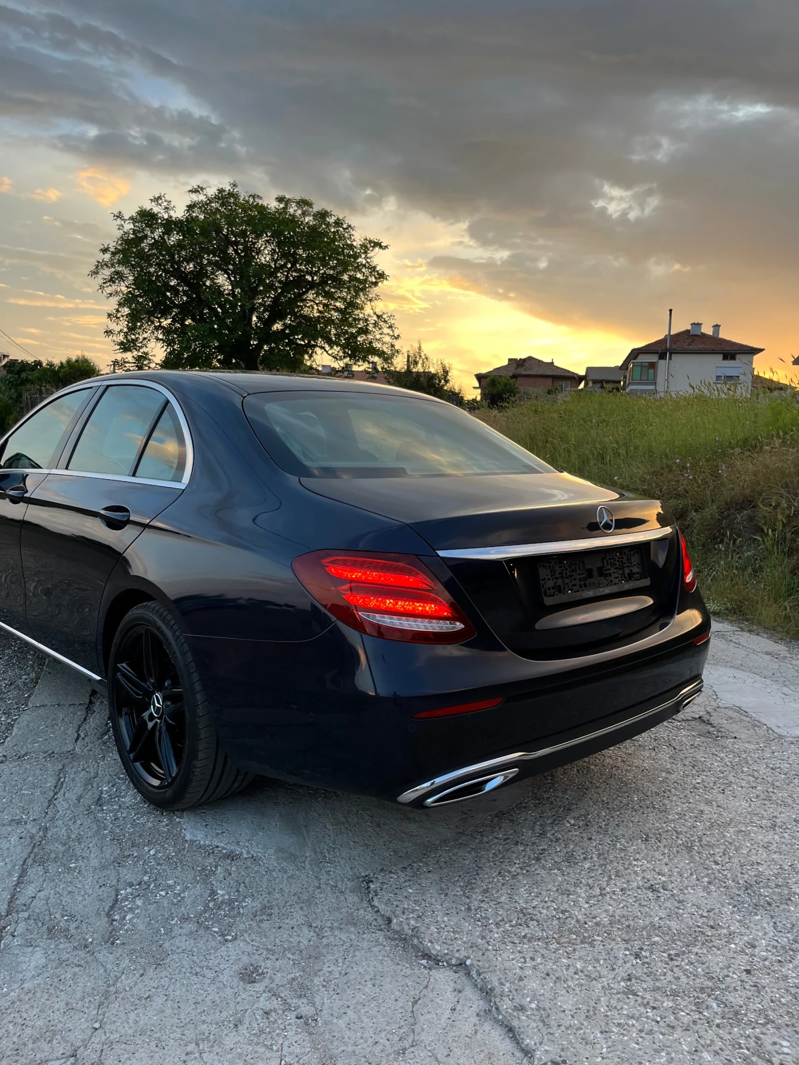 Mercedes-Benz E 220 ДИГИТАЛНО  ТАБЛО / ХЕД ЪП / АВАНГАРД / БЕЛГИЯ , снимка 6 - Автомобили и джипове - 54769404