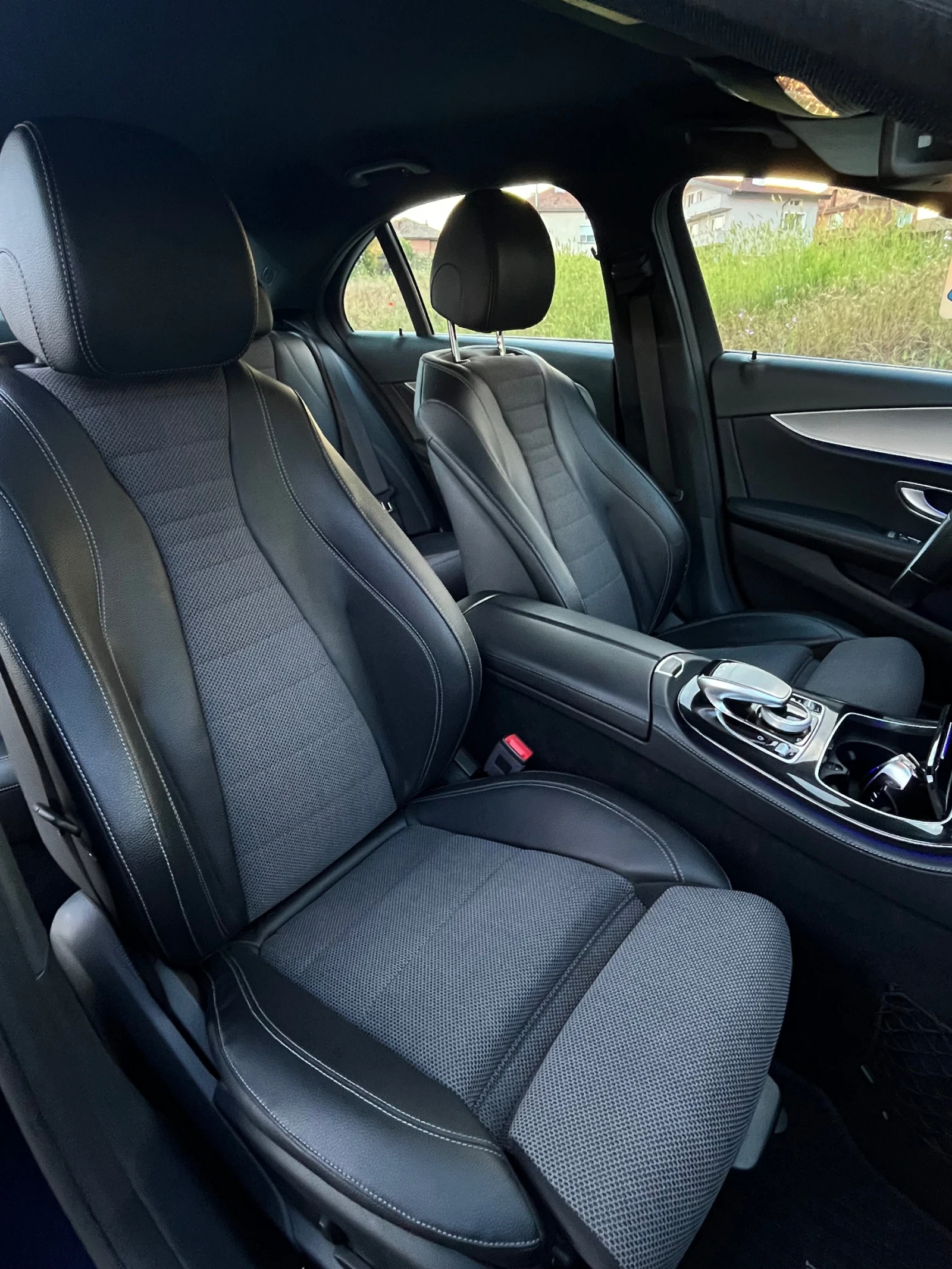Mercedes-Benz E 220 ДИГИТАЛНО  ТАБЛО / ХЕД ЪП / АВАНГАРД / БЕЛГИЯ , снимка 10 - Автомобили и джипове - 54769404