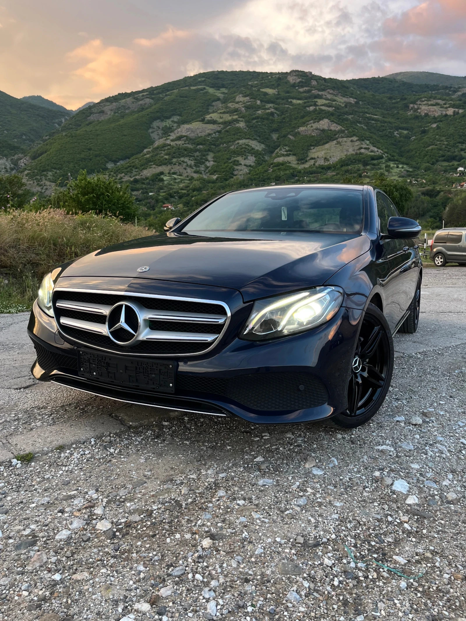 Mercedes-Benz E 220 ДИГИТАЛНО  ТАБЛО / ХЕД ЪП / АВАНГАРД / БЕЛГИЯ , снимка 16 - Автомобили и джипове - 54769404