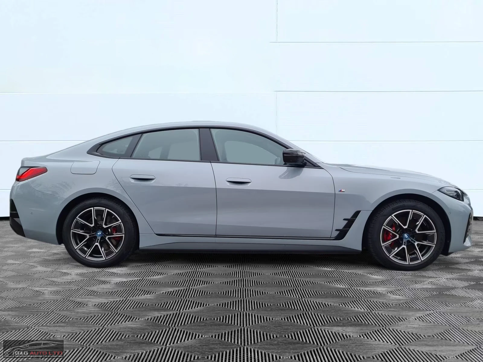 BMW i4 M50/533HP/xDRIVE/SPORT/PRO/360/BLACK/ACC/532z, снимка 3 - Автомобили и джипове - 55143821