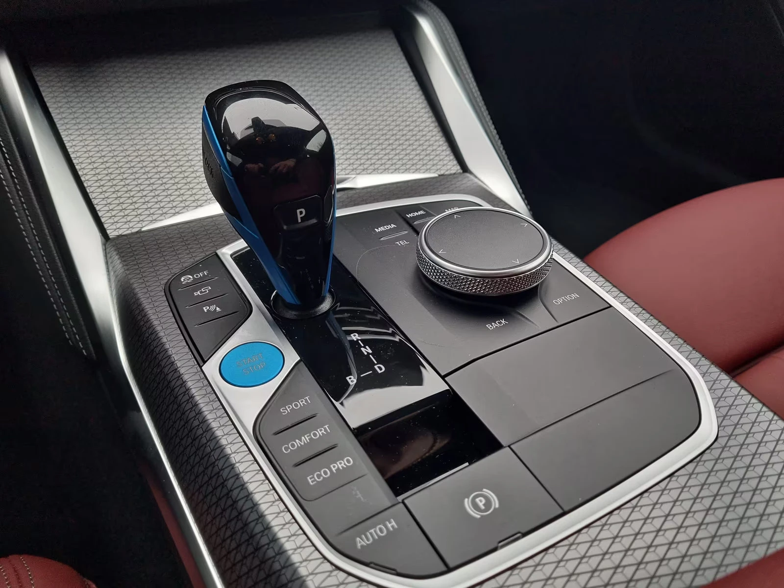 BMW i4 M50/533HP/xDRIVE/SPORT/PRO/360/BLACK/ACC/532z, снимка 12 - Автомобили и джипове - 55143821