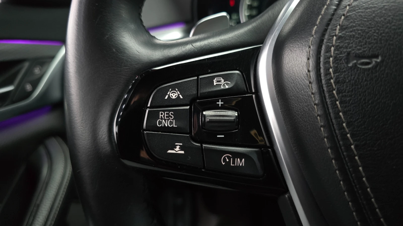 BMW 520 520d M Sport | HUD | Адаптивен круиз | M пакет, снимка 14 - Автомобили и джипове - 55629695