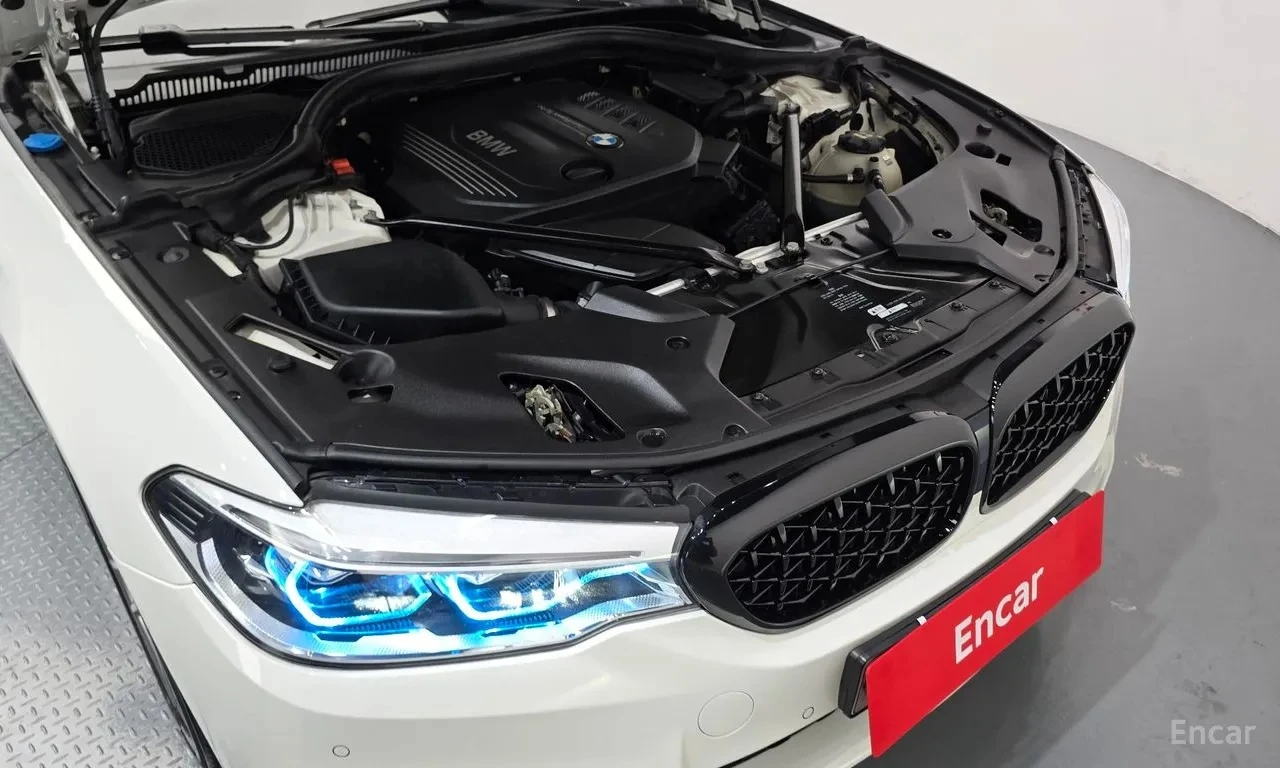 BMW 520 520d M Sport | HUD | Адаптивен круиз | M пакет, снимка 5 - Автомобили и джипове - 55629695