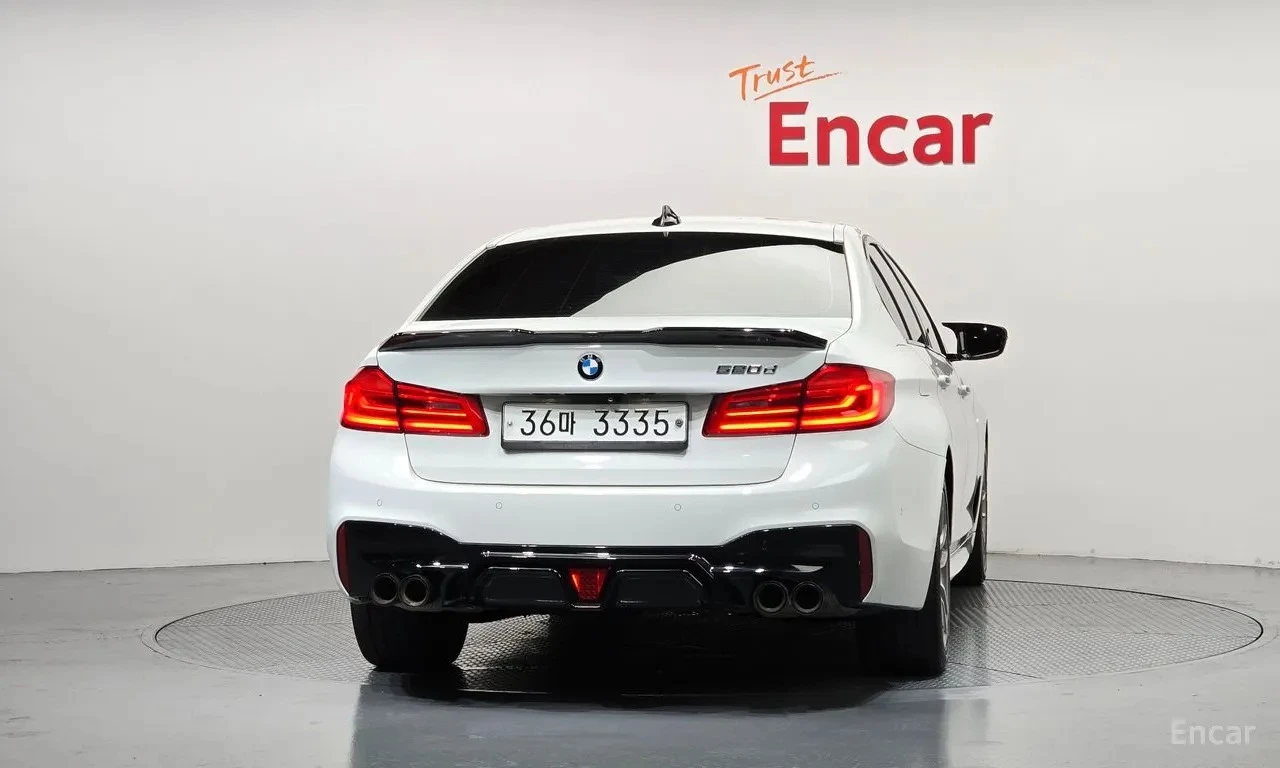 BMW 520 520d M Sport | HUD | Адаптивен круиз | M пакет, снимка 4 - Автомобили и джипове - 55629695