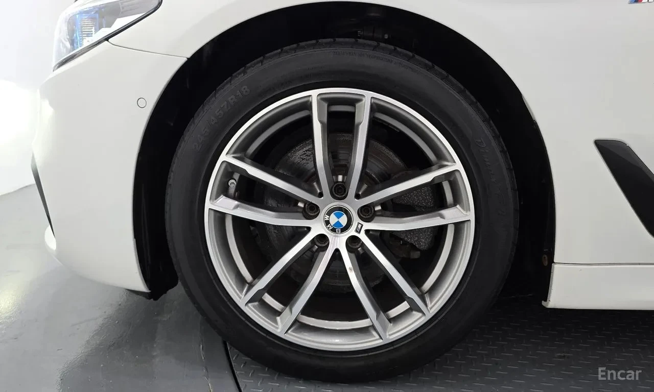 BMW 520 520d M Sport | HUD | Адаптивен круиз | M пакет, снимка 17 - Автомобили и джипове - 55629695