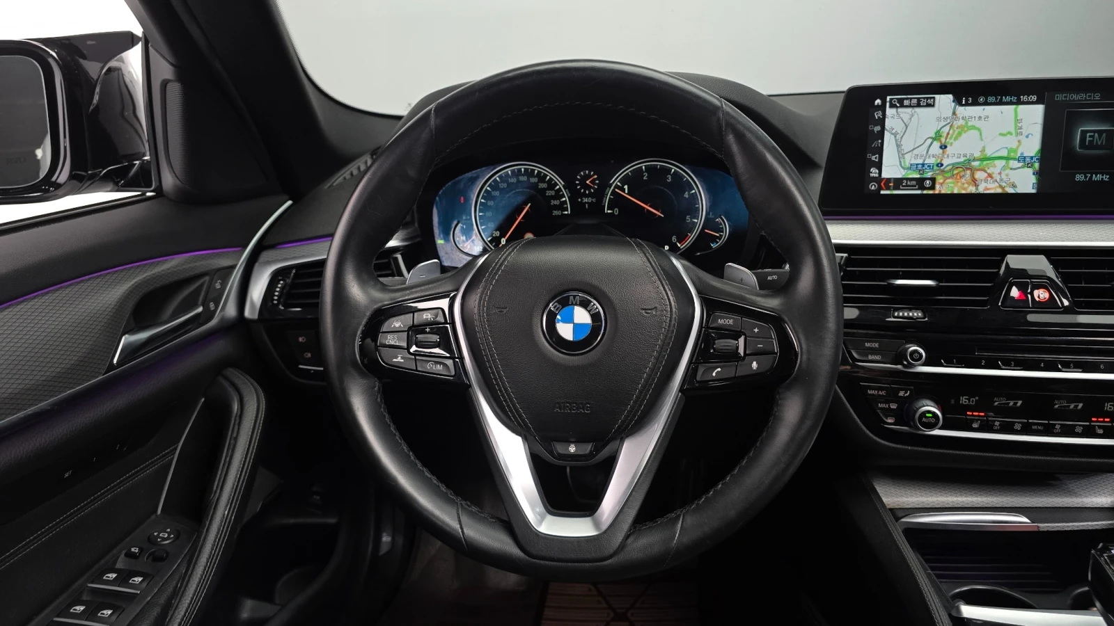 BMW 520 520d M Sport | HUD | Адаптивен круиз | M пакет, снимка 11 - Автомобили и джипове - 55629695