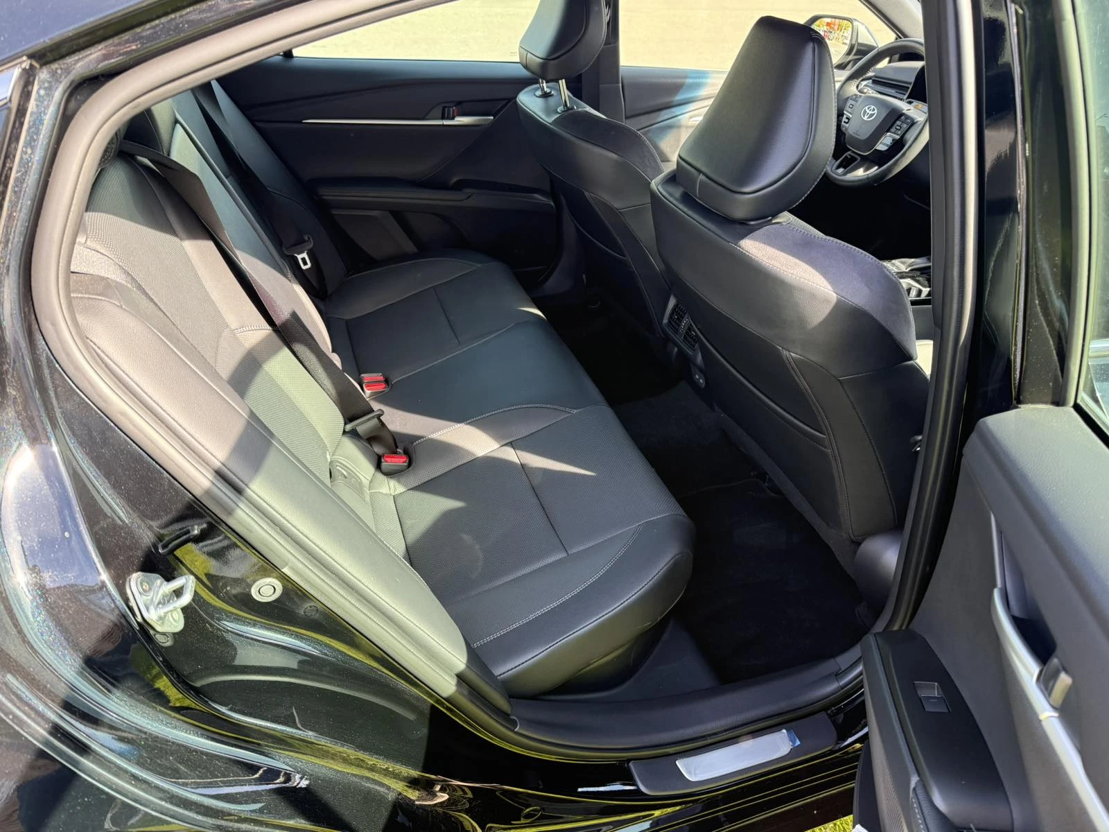Toyota Camry 2.5 HSD Elegance, снимка 15 - Автомобили и джипове - 56376375